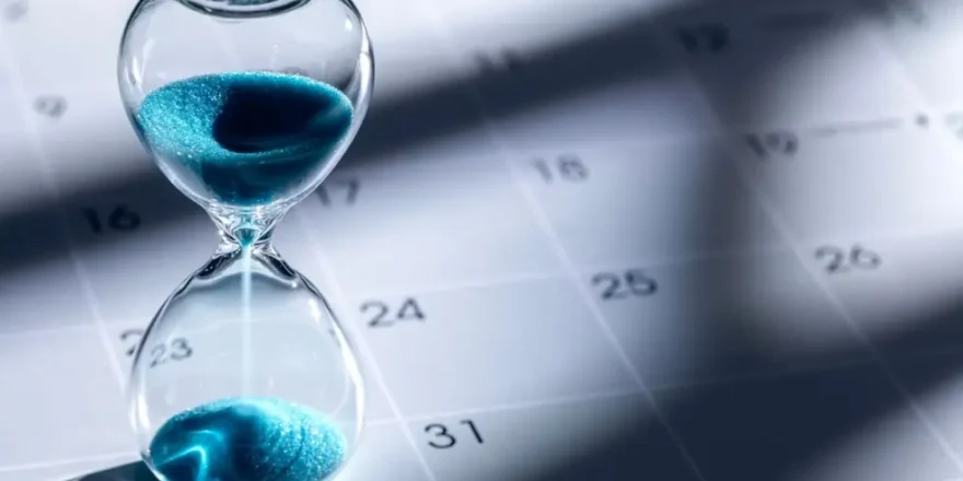 Sablier sur calendrier @ Brian Jackson / stock.adobe.com
