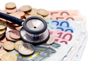 Stéthoscope posé sur des euros @ Frog 974 / stock.adobe.com