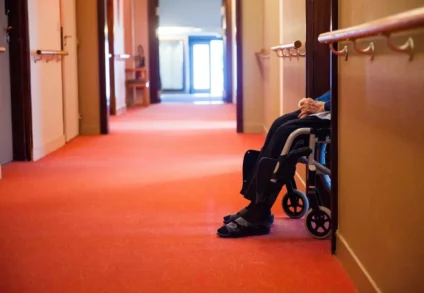 EGORA – Maltraitance familiale et institutionnelle : la HAS publie deux guides pour mieux protéger les adultes vulnérables