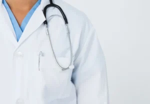 Médecin en blouse blanche