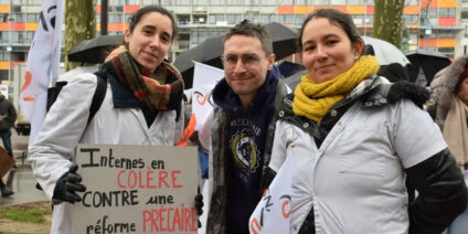 EGORA – “On a l’impression d’être des bouche-trous” : dans la rue aux côtés des futurs docteurs juniors de médecine générale, victimes d’une “réforme bâclée”