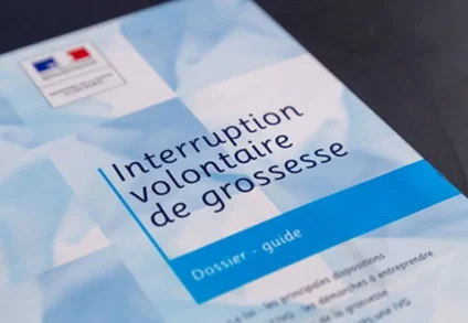 EGORA – La ministre Aurore Bergé favorable à la publication d’un répertoire des soignants pratiquant l’IVG